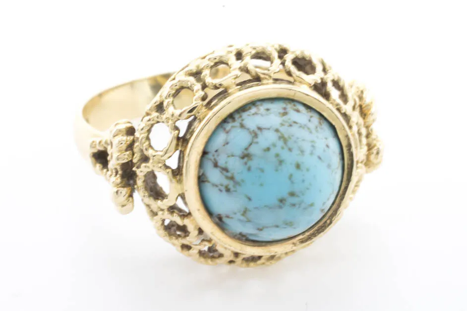 Cabochon turquoise ring in 14 carat yellow gold