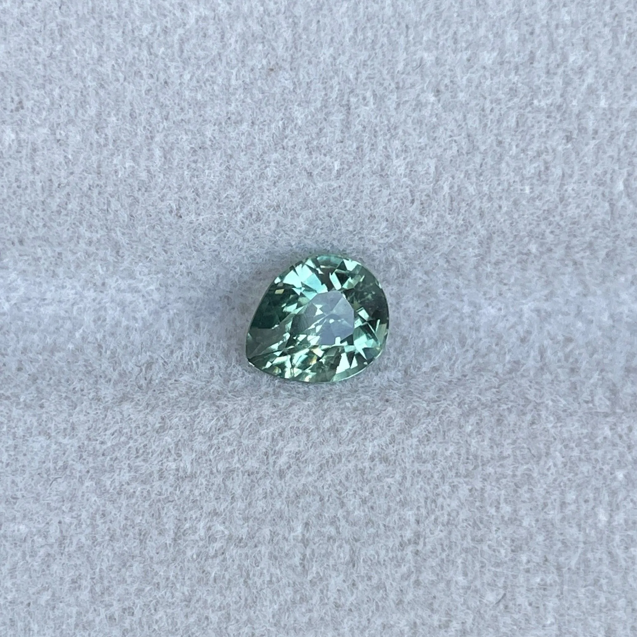 Excellent Pastel Green Sapphire Gemstone, 1.25 cts., 6.70 x 5.60 x 4.20 mm, Pear shape