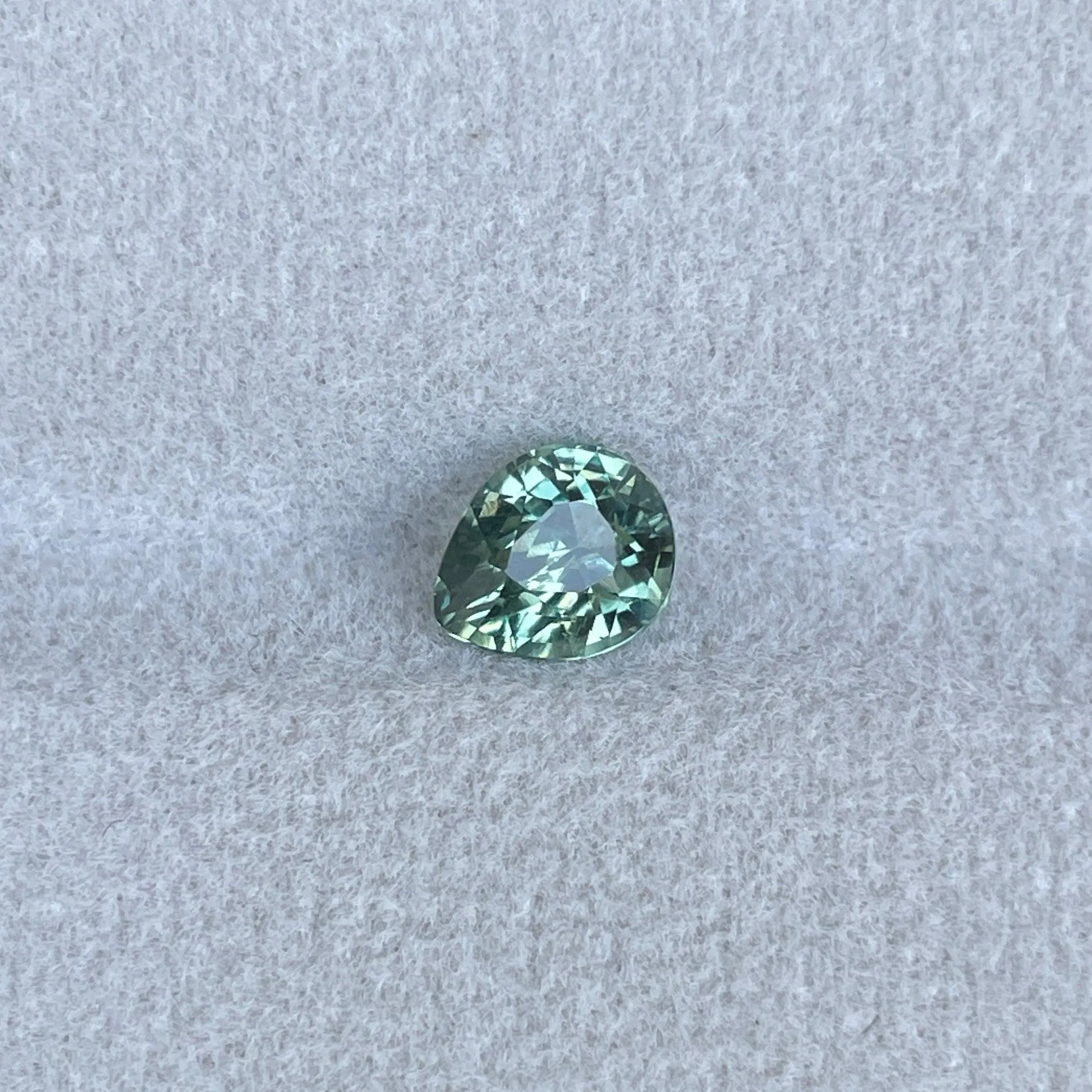 Excellent Pastel Green Sapphire Gemstone, 1.25 cts., 6.70 x 5.60 x 4.20 mm, Pear shape