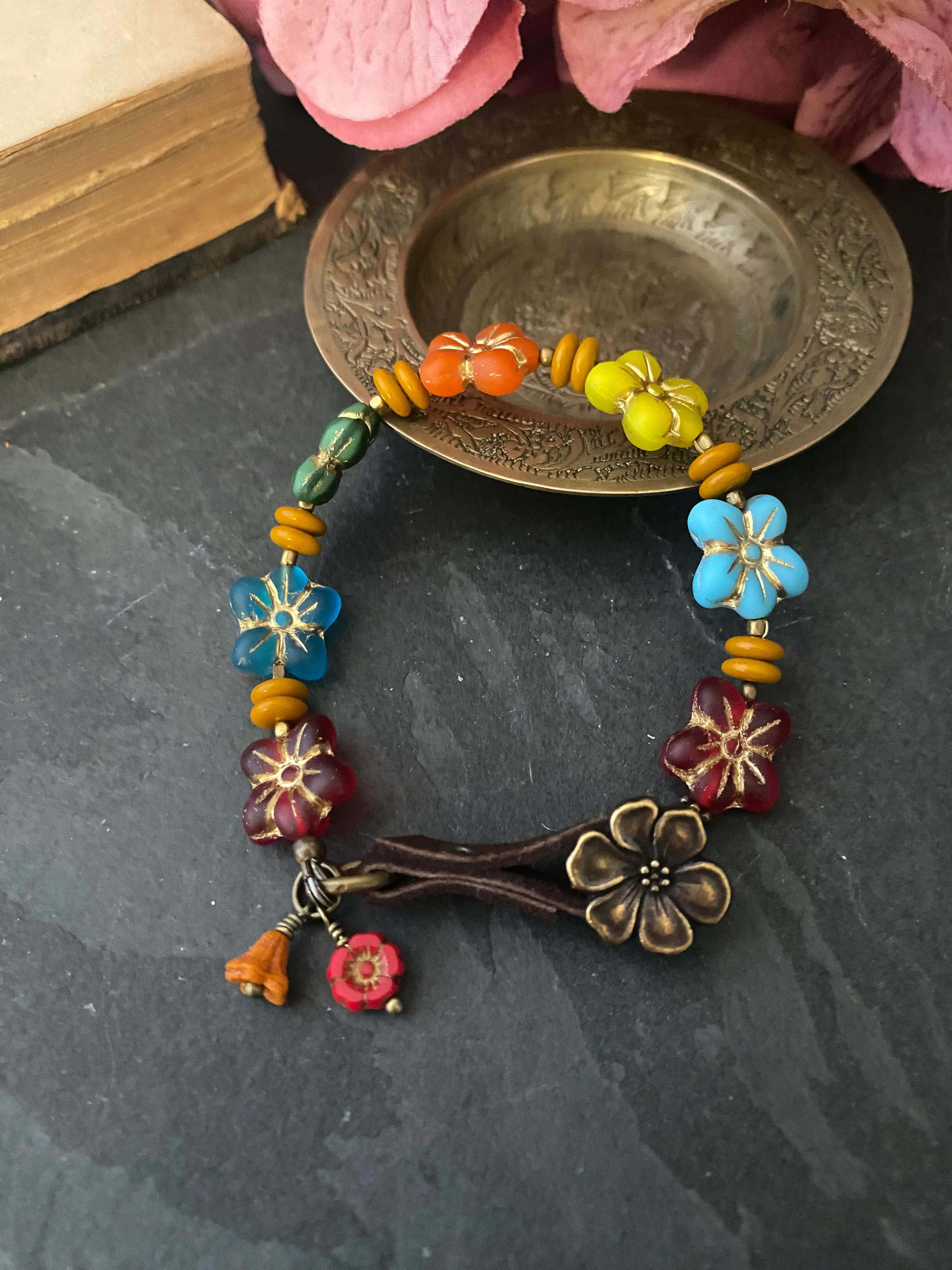 Flower czech glass and bronze metal, leather bracelet.