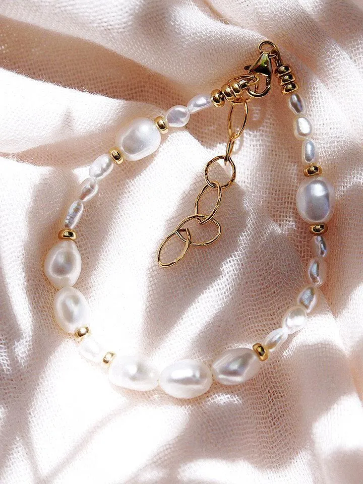 Gold and White Pearl Bead Bracelet - Hiwahiwa