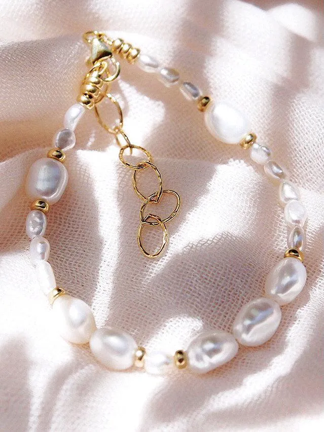 Gold and White Pearl Bead Bracelet - Hiwahiwa