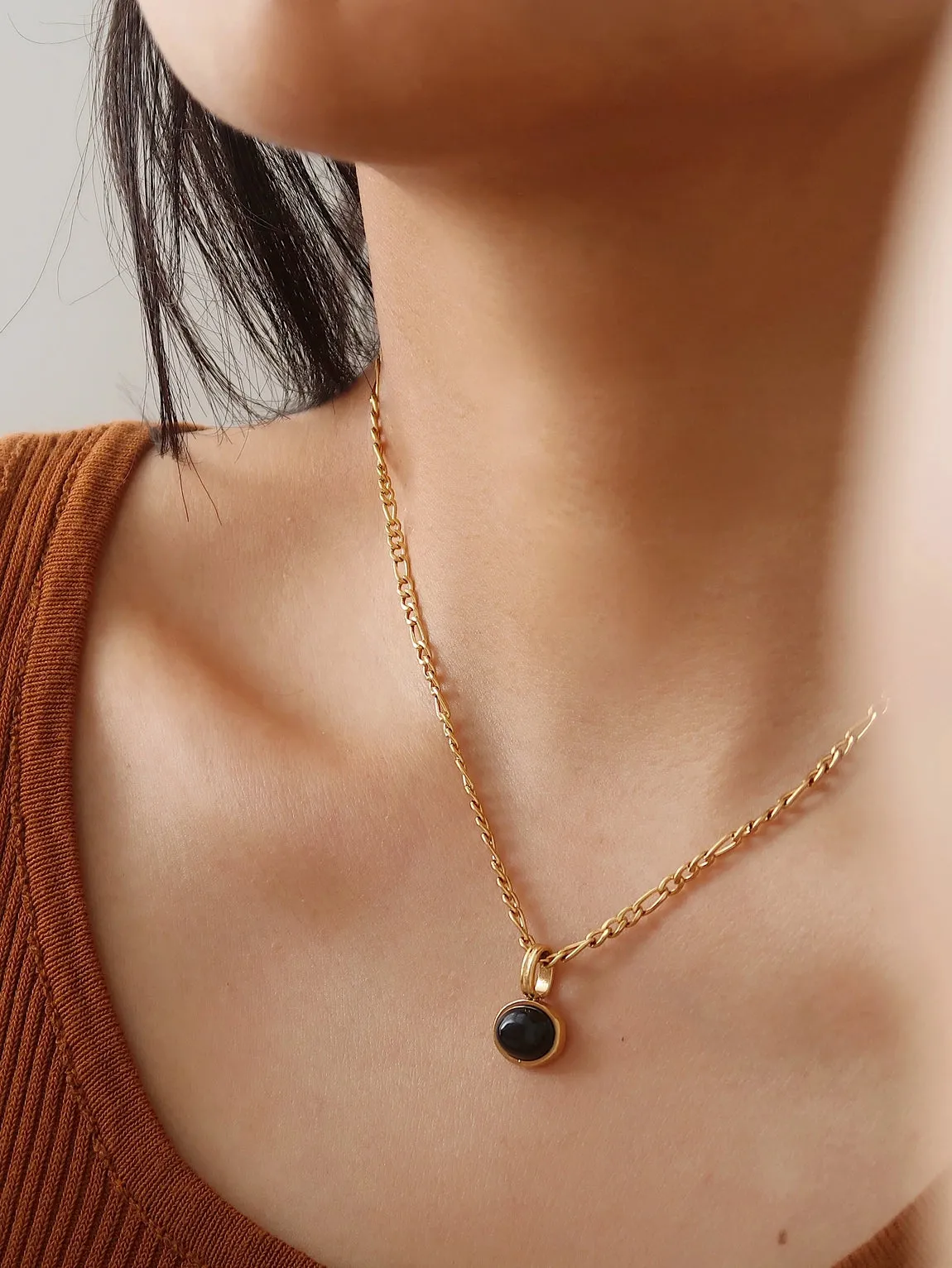 The Black Onyx Pendant Necklace